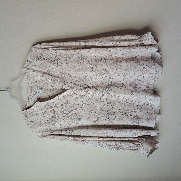 4/$20 Ava & Viv Women Top Beige Snakeskin Print Blouse Balloon Sleeve V Neck 2X - Picture 1 of 8